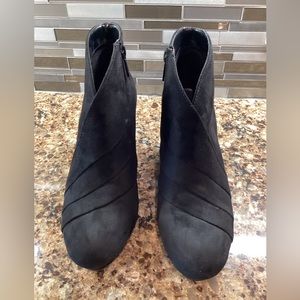 MINIMAL WEAR Impo textile material wedge boots. 9.5 M womens. Black.